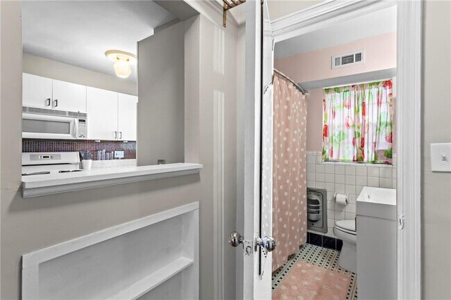 Building Photo - 2250 Cheshire Bridge Rd NE