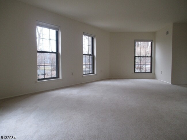 Building Photo - 181 Long Hill Rd