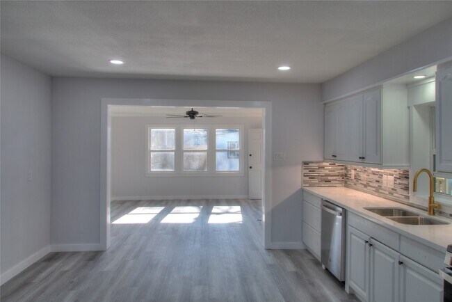 Building Photo - 415 Perkins Ave