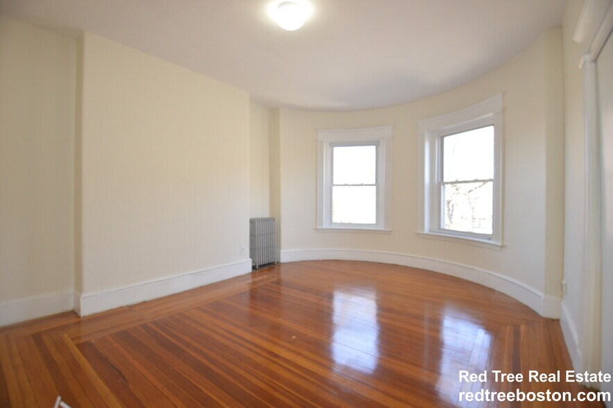 Building Photo - 1595 Beacon St