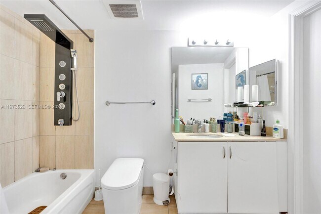 Building Photo - 1750 N Bayshore Dr