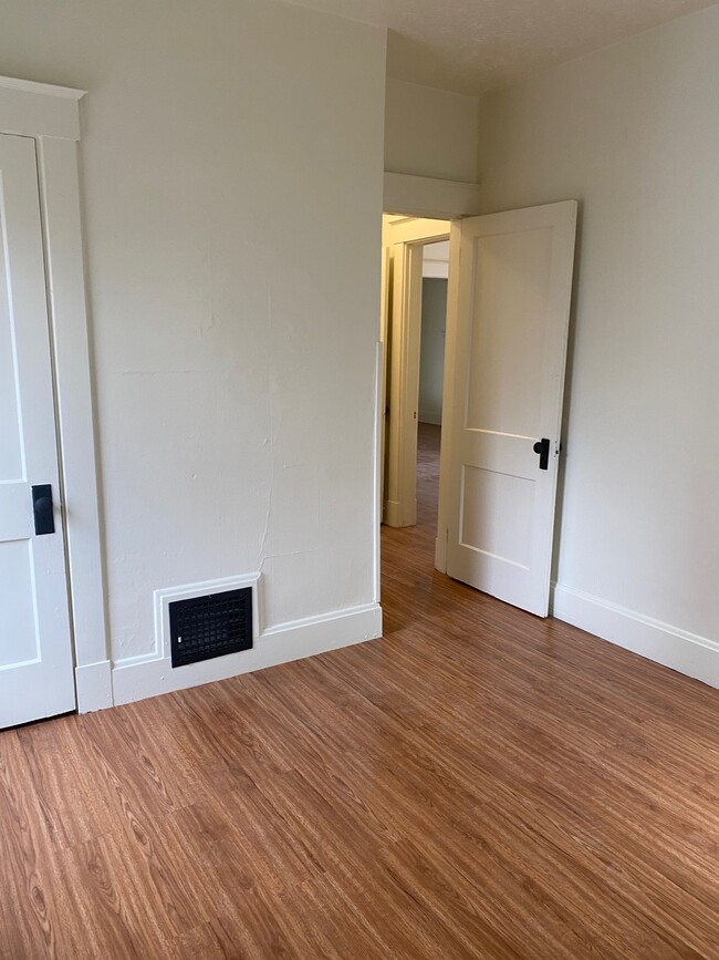 Building Photo - 1629 Grantwood Ave