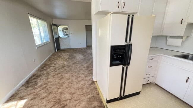 Building Photo - Jeanette Avenue-1041/1043 (Duplex)