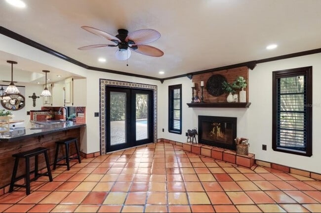 Primary Photo - 2077 Racimo Dr