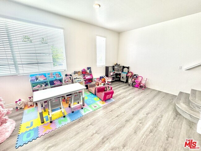 Building Photo - 14412 Kiwi Ln