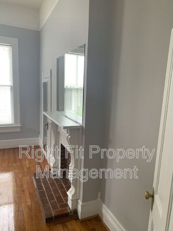 Building Photo - 2012 6th Ave