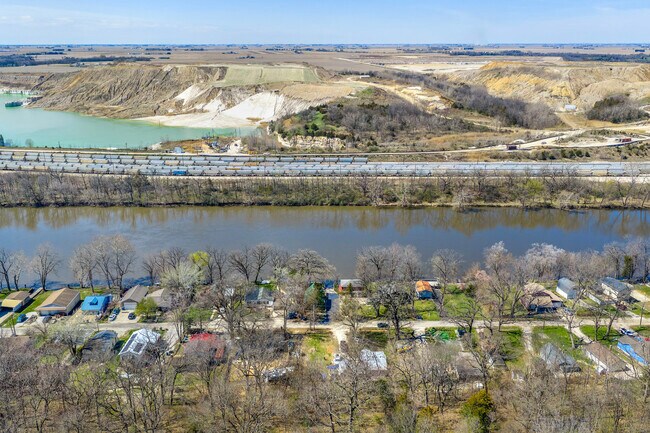 Building Photo - 3341 E 2059th Rd