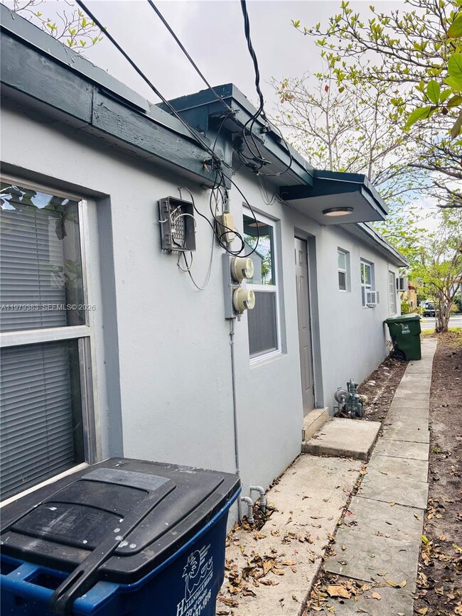 Building Photo - 825 NE 7th St