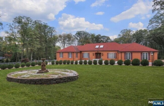 Building Photo - 91 Chestnut Ridge Rd