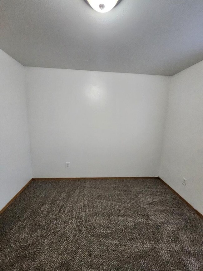 Building Photo - 3 Bdrm/2 Bath Single Level