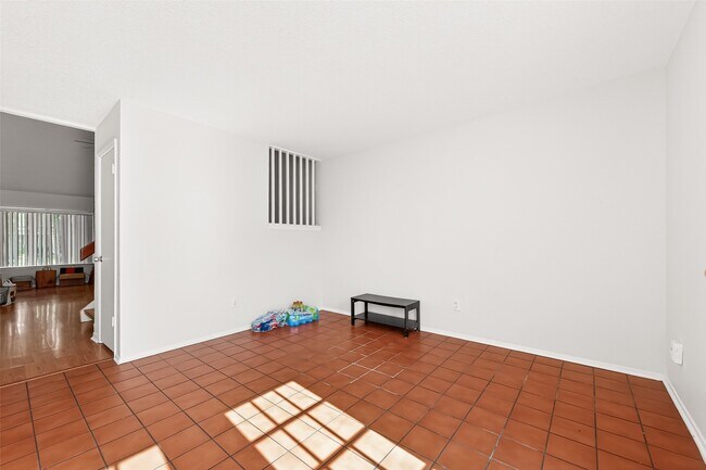 Building Photo - 11677 Village Pl Dr