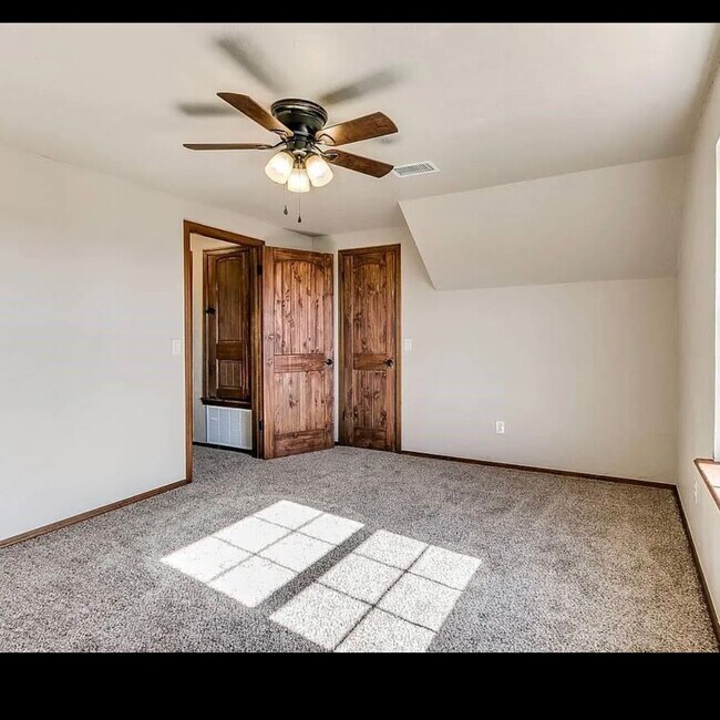 Building Photo - This Beautiful 2 story has all the updates, including granite, luxury vinyl plank, new cabinets ,...