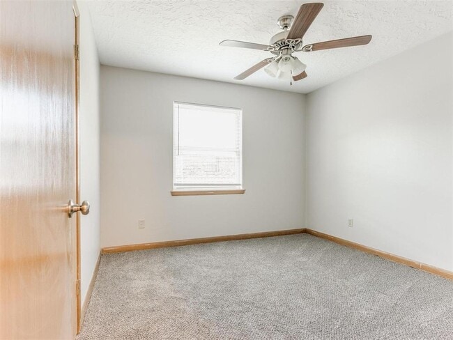 Building Photo - 306 S Mercedes Dr