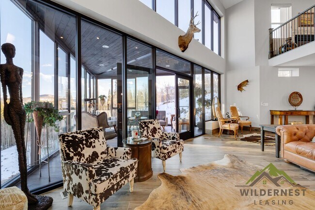 Building Photo - 332 Lake View Dr