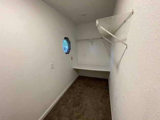 Building Photo - Stadium Street Fully Remodeled 4 bedroom 2 bathroom