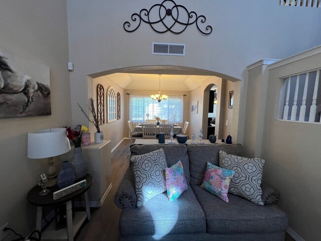 Building Photo - Charming 3-Bed, 2.5-Bath Home with Cozy Fi...