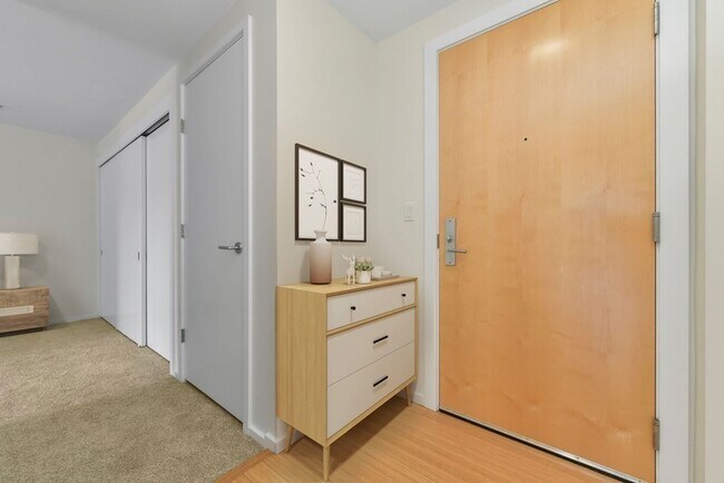 Building Photo - 2 Earhart St