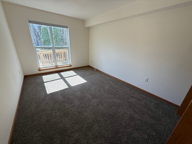Building Photo - 8217 Mansion Hill Ave