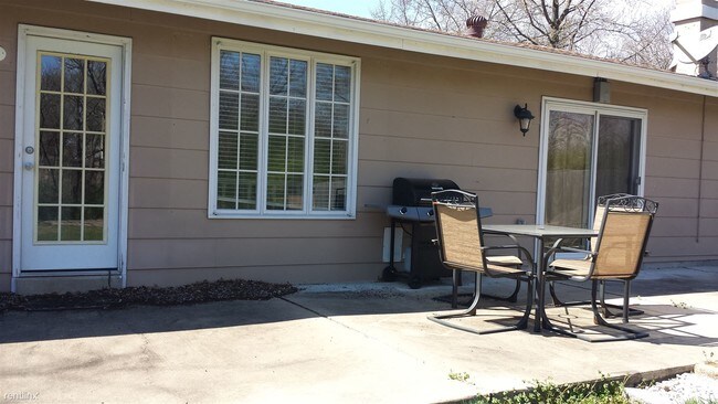 Building Photo - 1132 Monza Dr