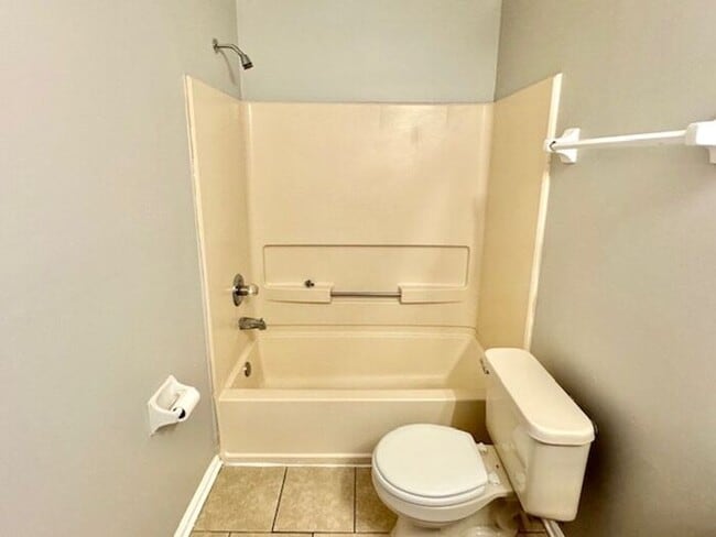 Building Photo - Perfect home for roommates within walking ...
