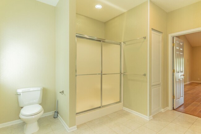 Building Photo - 10 Lindura Ln