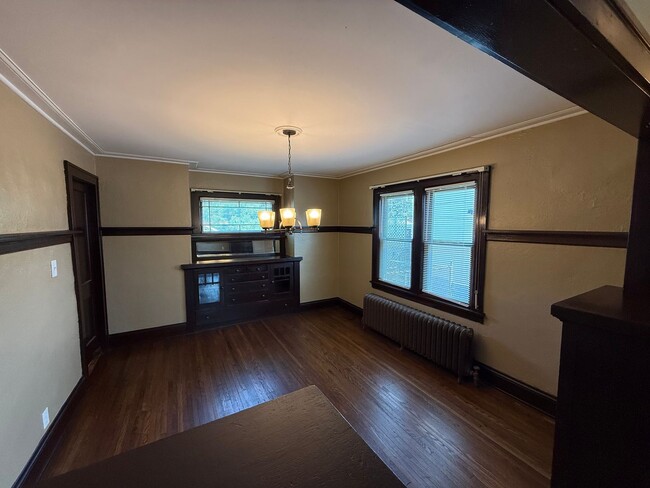 Building Photo - Charming 3 bedroom 1 bath in University/Lexington neighborhood!
