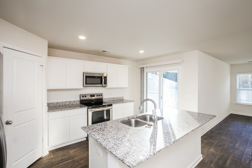 Building Photo - 1217 Lakeshore Dr