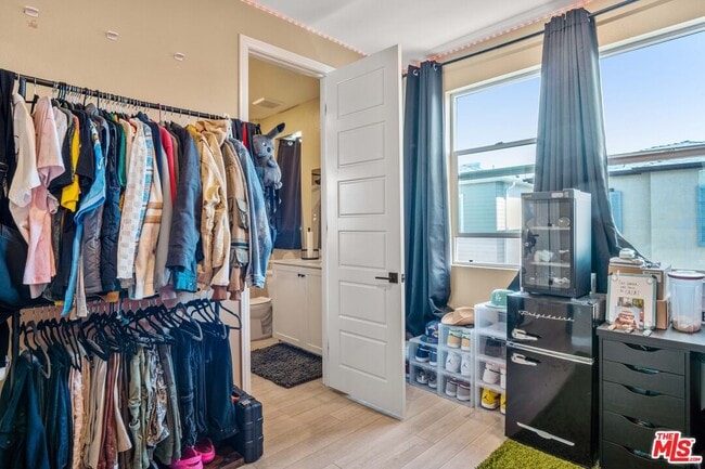 Building Photo - 720 Grace Ave