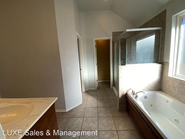 Building Photo - 4 br, 2 bath House - 2405 NW 152nd Street