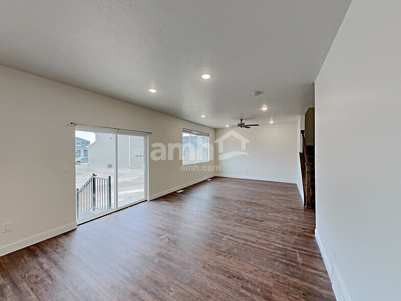 Building Photo - 2434 E Buckskin Way