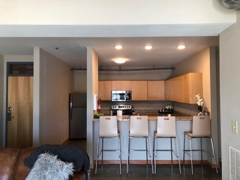 Building Photo - Pavilion Heights Apartments