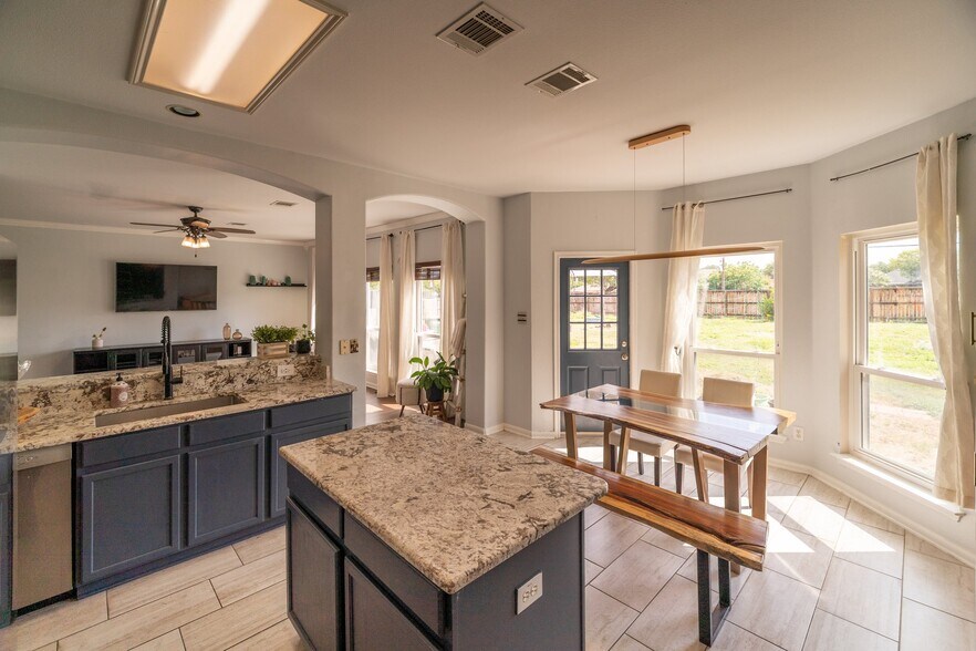 Building Photo - 3603 Blairstone