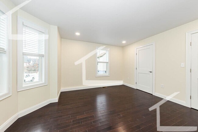 Building Photo - 20 Albion St