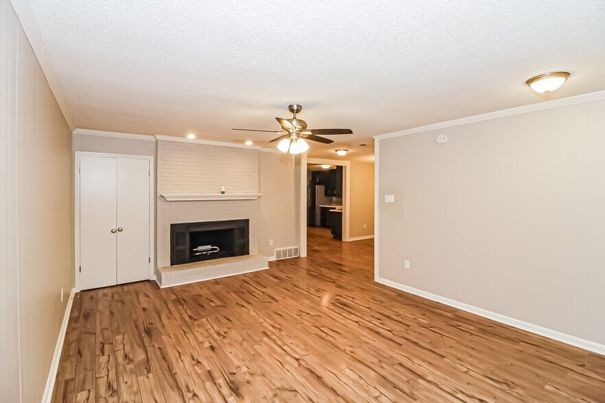 Building Photo - 938 Pheasant Hollow Dr