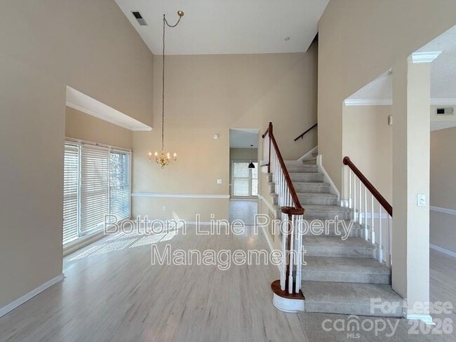 Building Photo - 9423 Fairmead Dr