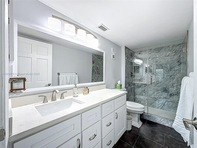 Building Photo - 2228 N Cypress Bend Dr