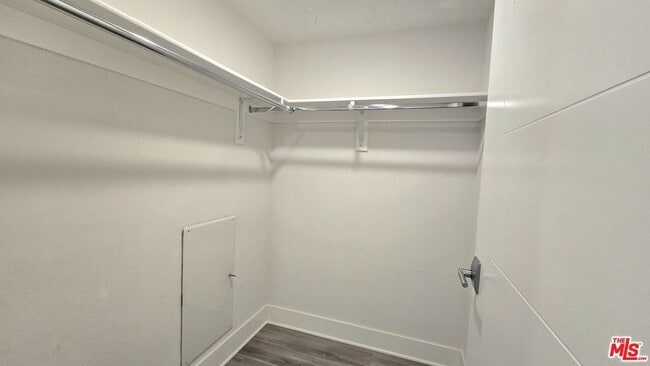 Building Photo - 5030 Rosewood Ave