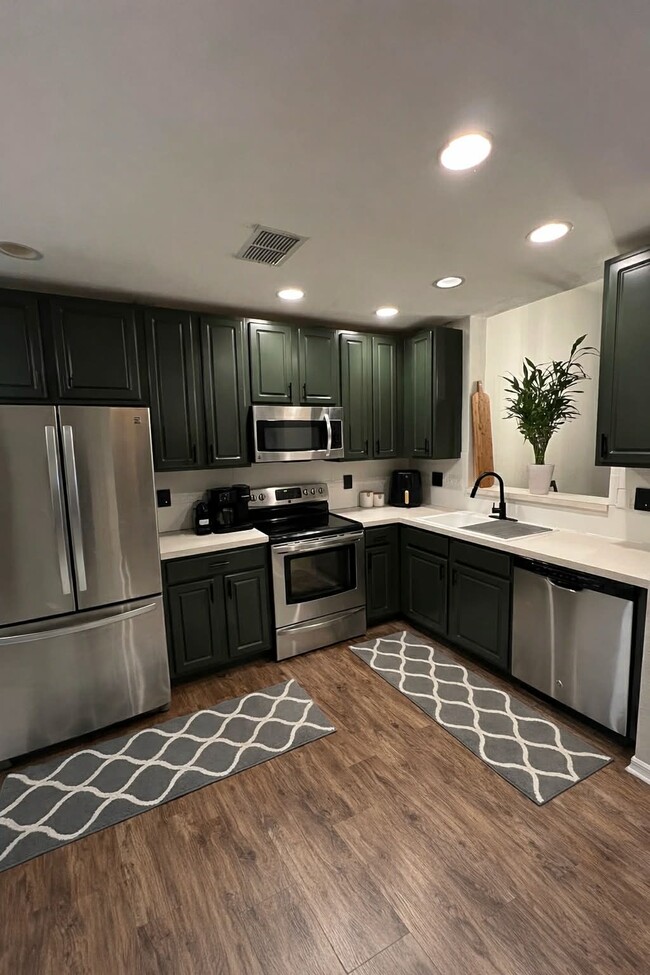 Building Photo - 7575 Meadow Lakes Dr