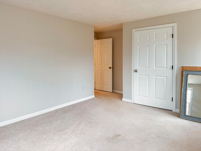 Building Photo - 33 Green House Rd