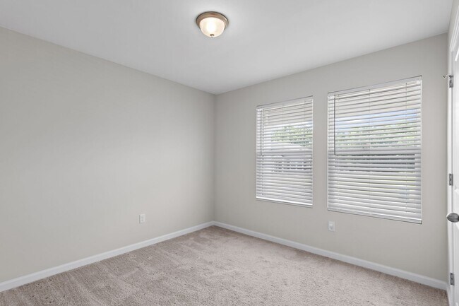 Building Photo - Beautiful 4/2 home with NEW fenced yard