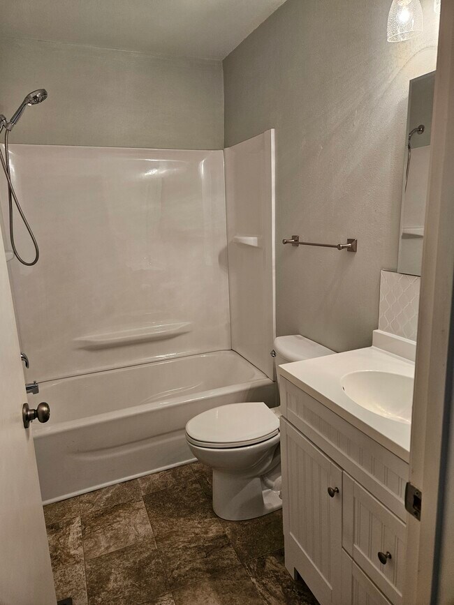Building Photo - 120 Periwinkle Way