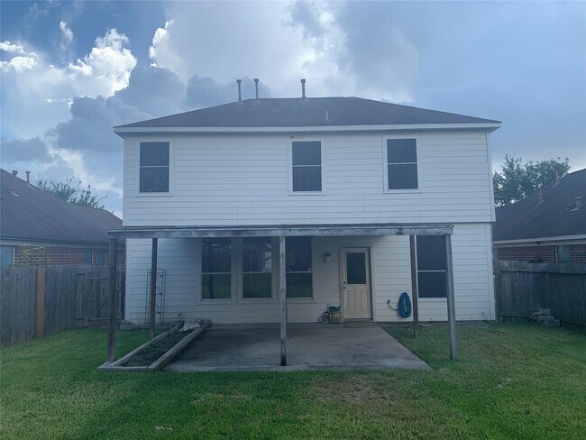 Building Photo - 18427 Fir Hollow Cir