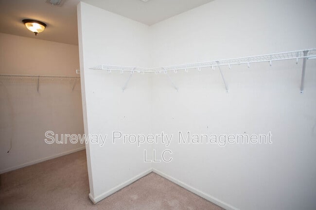 Building Photo - 15 Fawn Ct