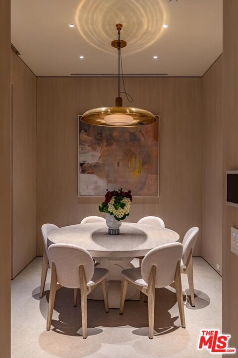 Building Photo - 455 N Palm Dr