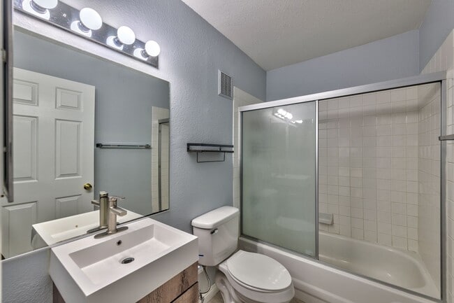 Building Photo - 7736 Allerton Ave