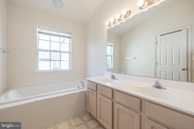 Building Photo - 2456 Covered Wagon Ct