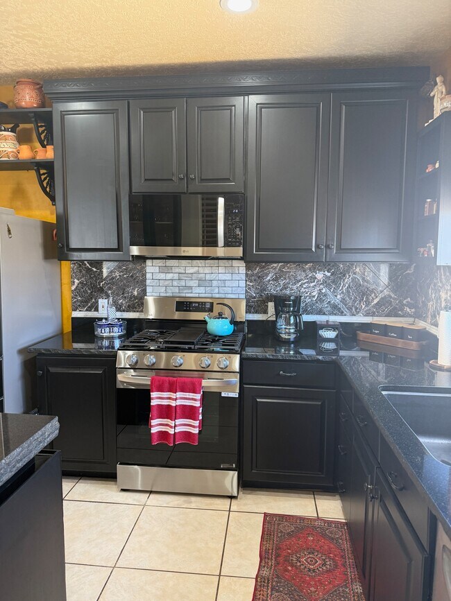 Building Photo - 6552 Cll Verde