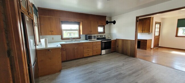 Building Photo - 4 Bedroom home in a rural setting