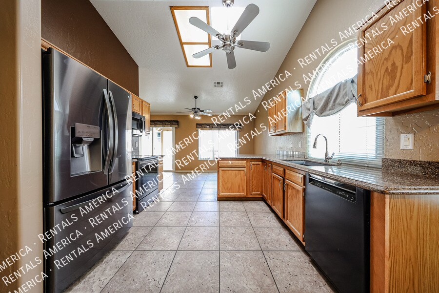 Building Photo - 3160 W Frankfurt Dr