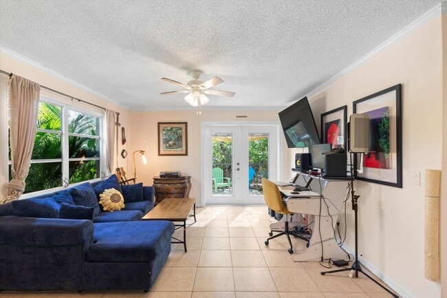 Building Photo - Charming 2-Bedroom Home for Rent in Big Pine Key